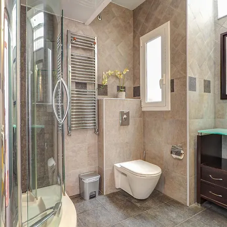 Ollie By Hello Homes *